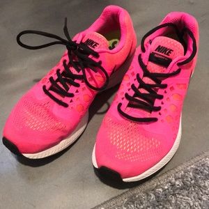 Women’s pink and black running neutral ride